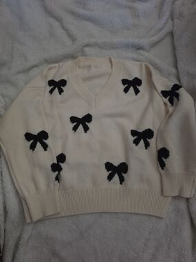 V-Neck Cream Sweater with Black Bow Motif